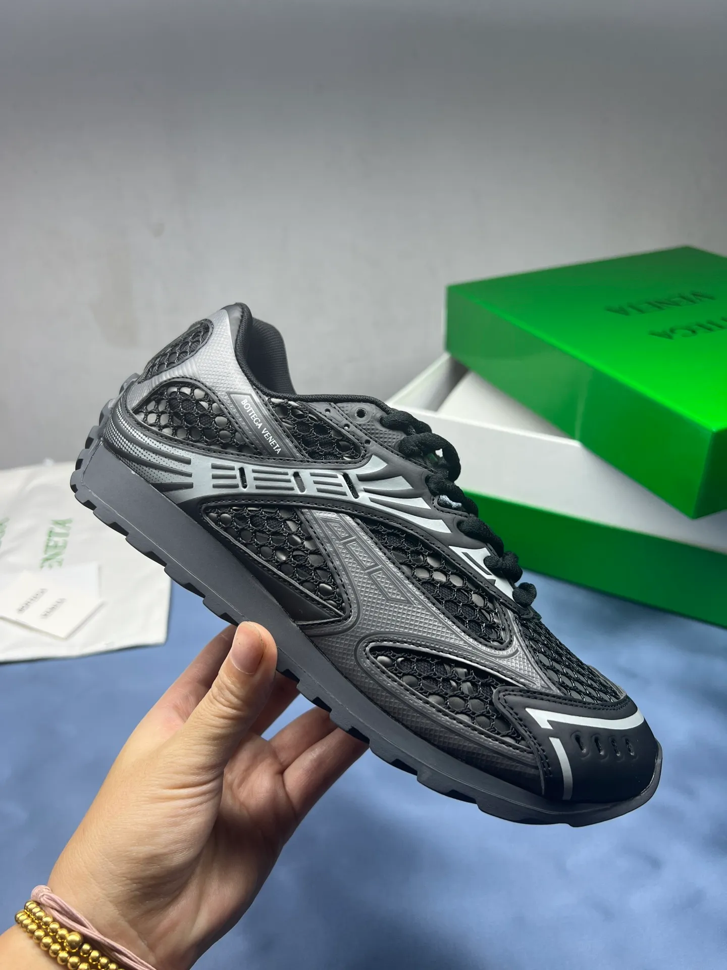 👟👟Ex-factory price 600👟👟 Men's size +10 Real photos 🔥🔥BV Orbit sneakers Wang Yibo's same style couple's dad shoes Runner sneakers, made of lightweight technical mesh fabric. Matched with geometric pattern designed rubber outsole, Wang Zha series high version. Look for the package technology. It is actually a lot taller, but the legs are still slim. Very nice, playable and durable. Matched to the standard💯 Package shoe technology. Look for the high version. The outsole is made of color-blocked TPU outsole. Women's model 35 36 37 38 39 40 41 42 (40 41 42 43 44 45 customized) (Customer logo can be accepted without refund or exchange at a favorable price) Equipped with original packaging